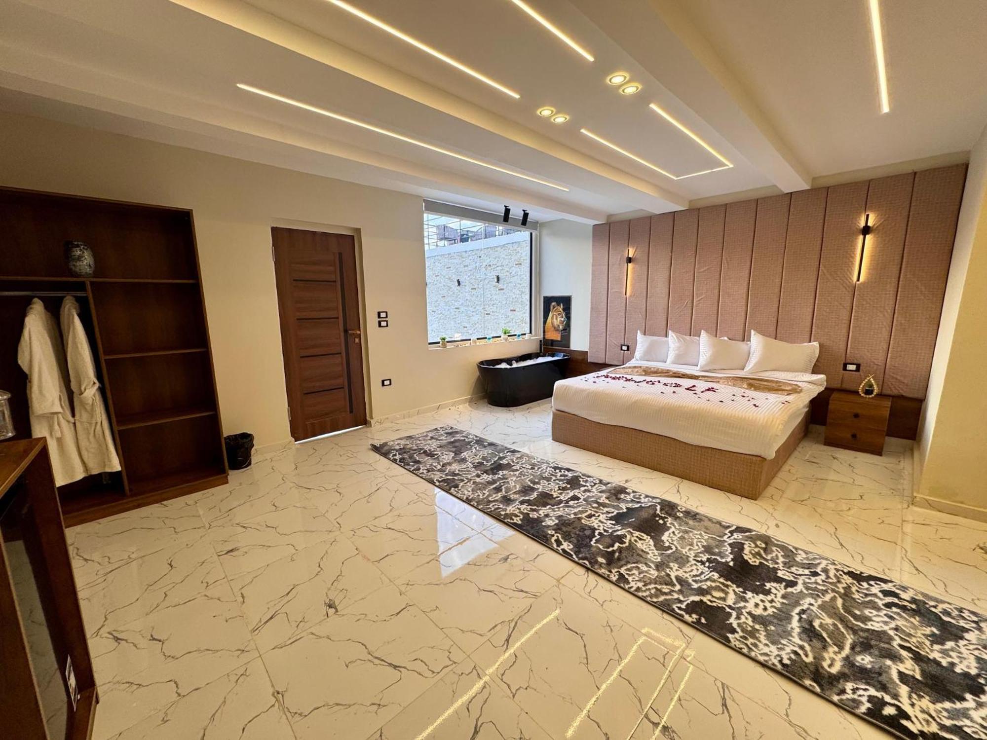 New Golf Pyramids View Kafret el-Gabal