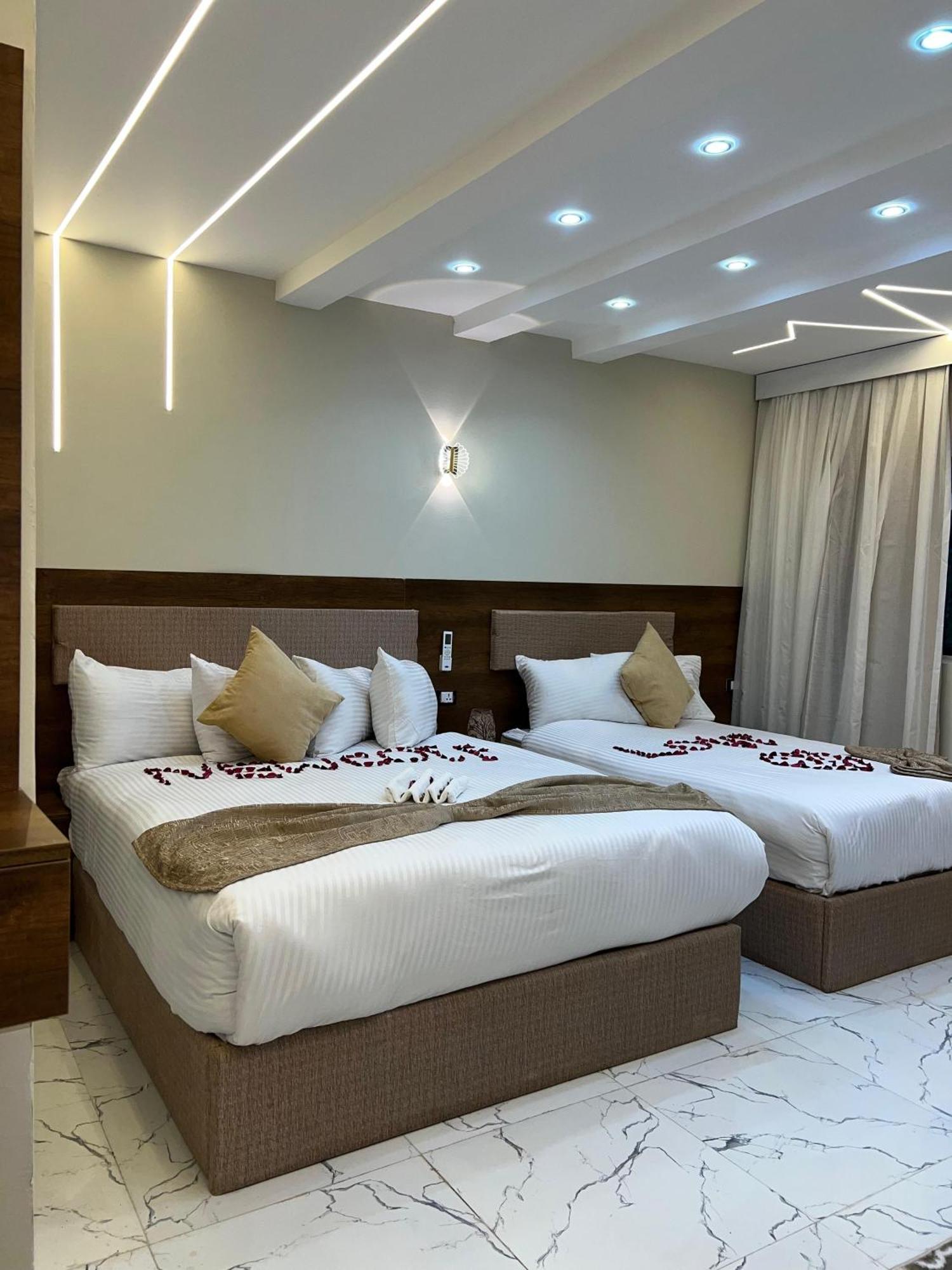 New Golf Pyramids View Kafret el-Gabal
